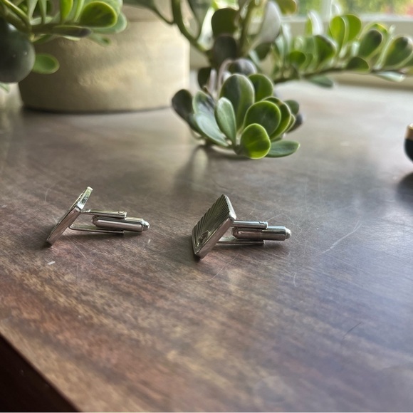 Vintage SWANK Men’s Silver Tone Cuff Links - Picture 2 of 3